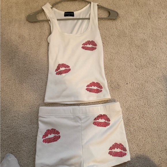 White Fox Boutique White Tank Top with Pink Lips - Picture 3 of 5